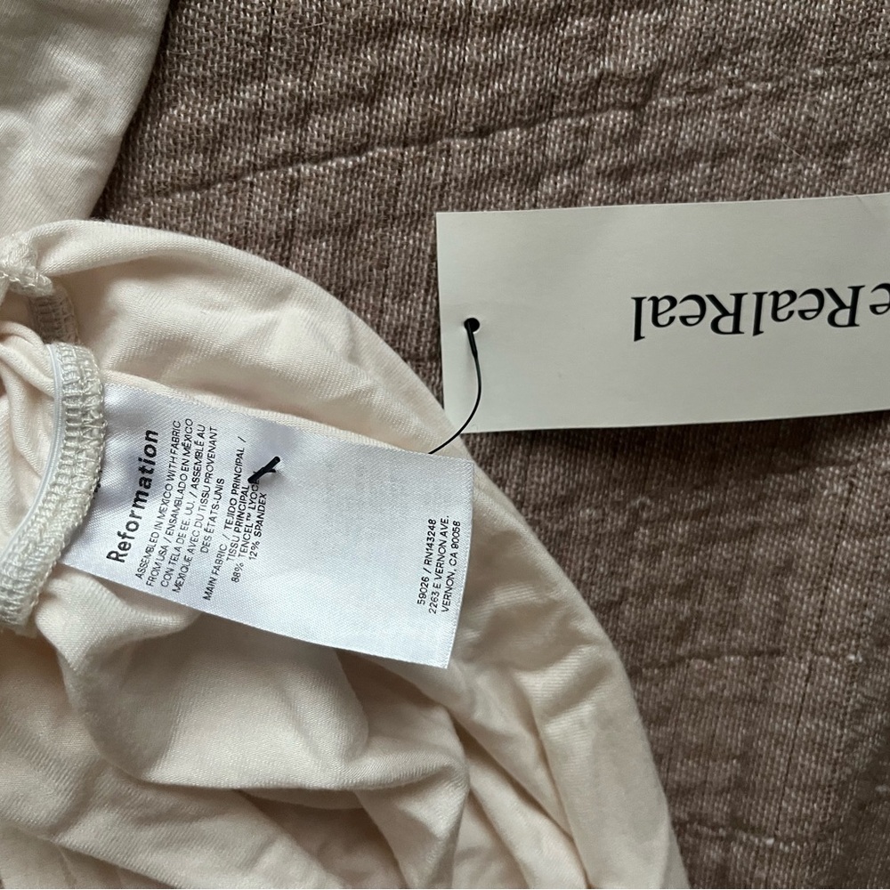 Reformation off-shoulder top - Picture 5 of 5